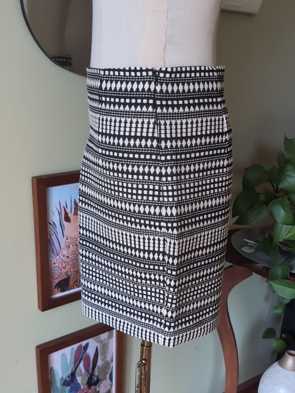 Chelsea & Theodore Geometric Jacquard Mini Skirt Size 2 Black Off-White Side Zip - Picture 6 of 12